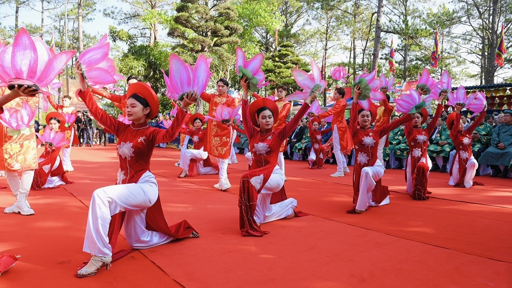 Hướng về cội nguồn, dâng hương tưởng nhớ vua Hùng tại Đền thờ Âu Lạc tỉnh Lâm Đồng 4