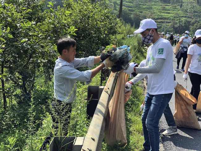 Hàng trăm người dân xuống đường dọn rác vì Sa Pa xanh sạch đẹp 5