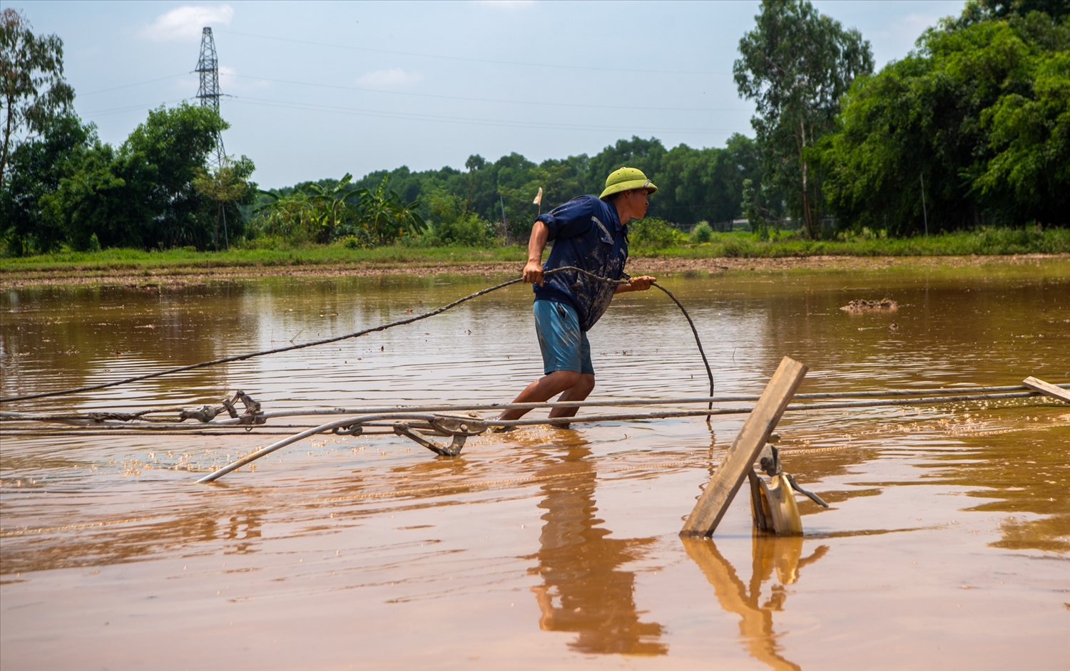 Đội nắng nóng thi công trên những công trình xây dựng đường dây 500KV mạch 3. 8