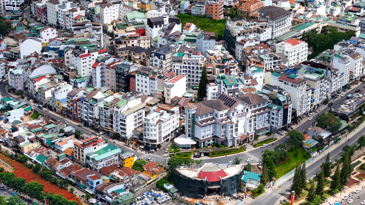 Trung tâm Đà Lạt kín đặc nhà cửa, địa danh du lịch lọt thỏm trong không gian bê tông hoá. 1