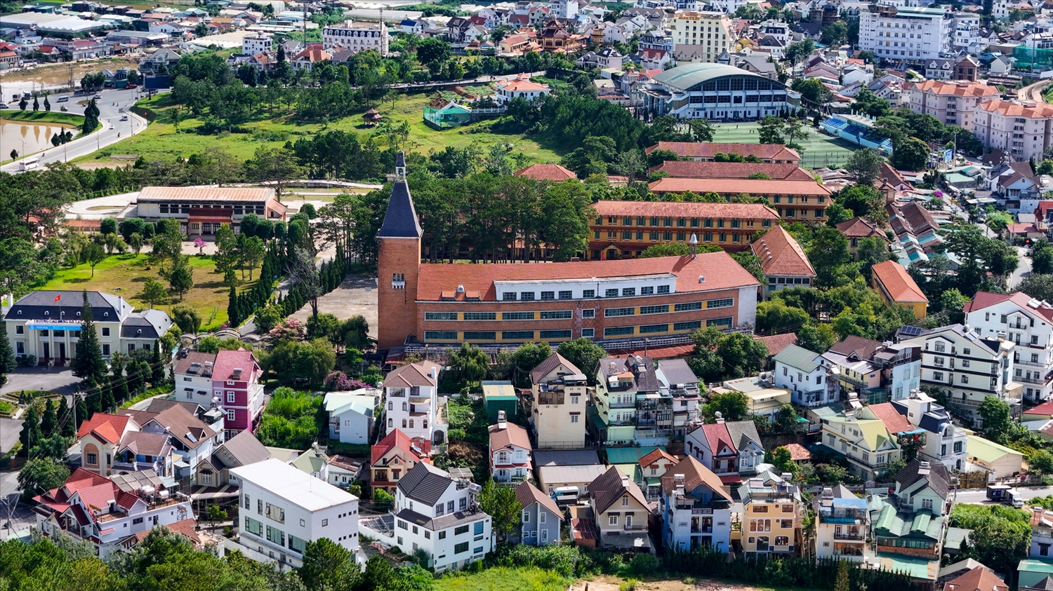 Trung tâm Đà Lạt kín đặc nhà cửa, địa danh du lịch lọt thỏm trong không gian bê tông hoá. 3