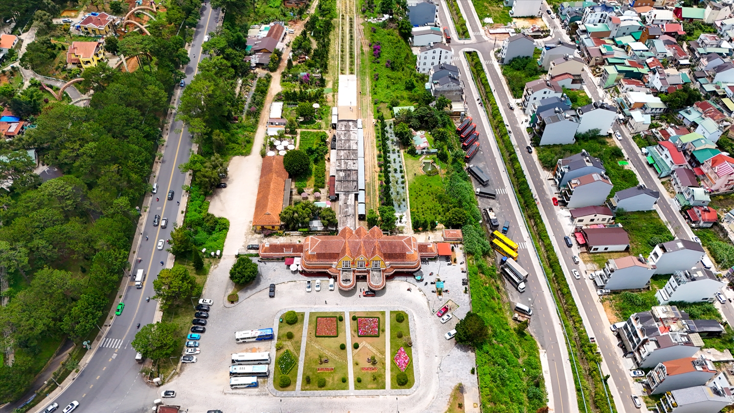 Trung tâm Đà Lạt kín đặc nhà cửa, địa danh du lịch lọt thỏm trong không gian bê tông hoá. 4