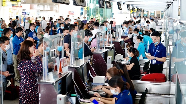 Giá vé máy bay, giá phòng khách sạn có nhiều biến động vào sát kỳ nghỉ lễ