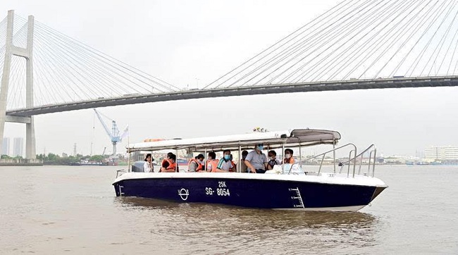 Trải nghiệm biệt thự mẫu đảo Phượng Hoàng bằng đường sông 3