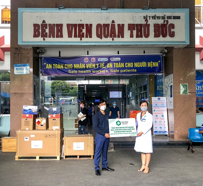 Van Phuc Group tặng hệ thống xét nghiệm Covid-19 tự động cho hai bệnh viện tại TP. Thủ Đức