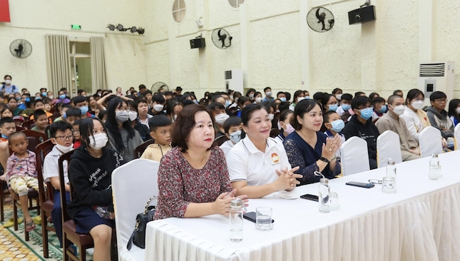 Xuân Vạn Phúc – Tết yêu thương: Van Phuc Group tặng quà Tết cho 300 trẻ em có hoàn cảnh khó khăn, mồ côi tại TP. Thủ Đức