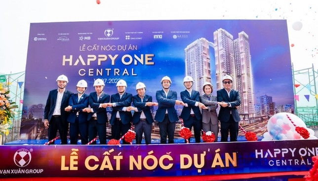 Vạn Xuân Group cất nóc Happy One Central