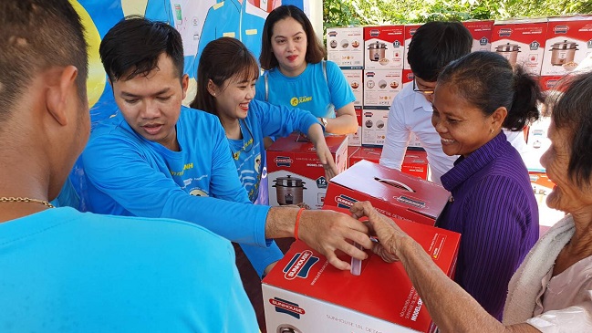 Điện Máy Xanh trao tay đồng bào khó khăn 10.000 nồi 'Cơm dẻo - Bếp Ấm' 2