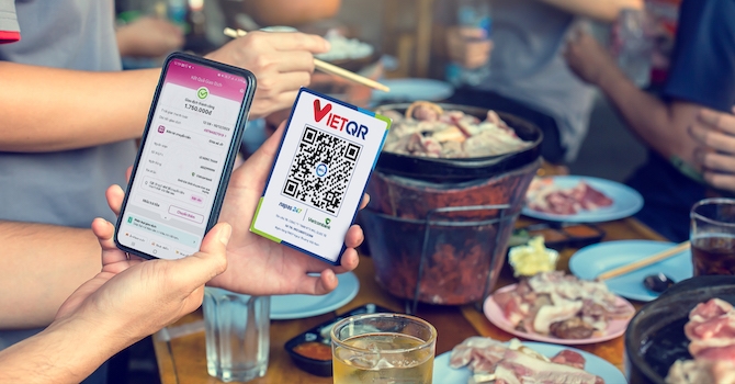 Đi chợ, mua rau, mua cá, uống cà phê bằng mã QR 1