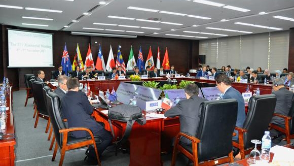 Việt Nam khôn ngoan khi không "bỏ hết trứng vào một rổ TPP"