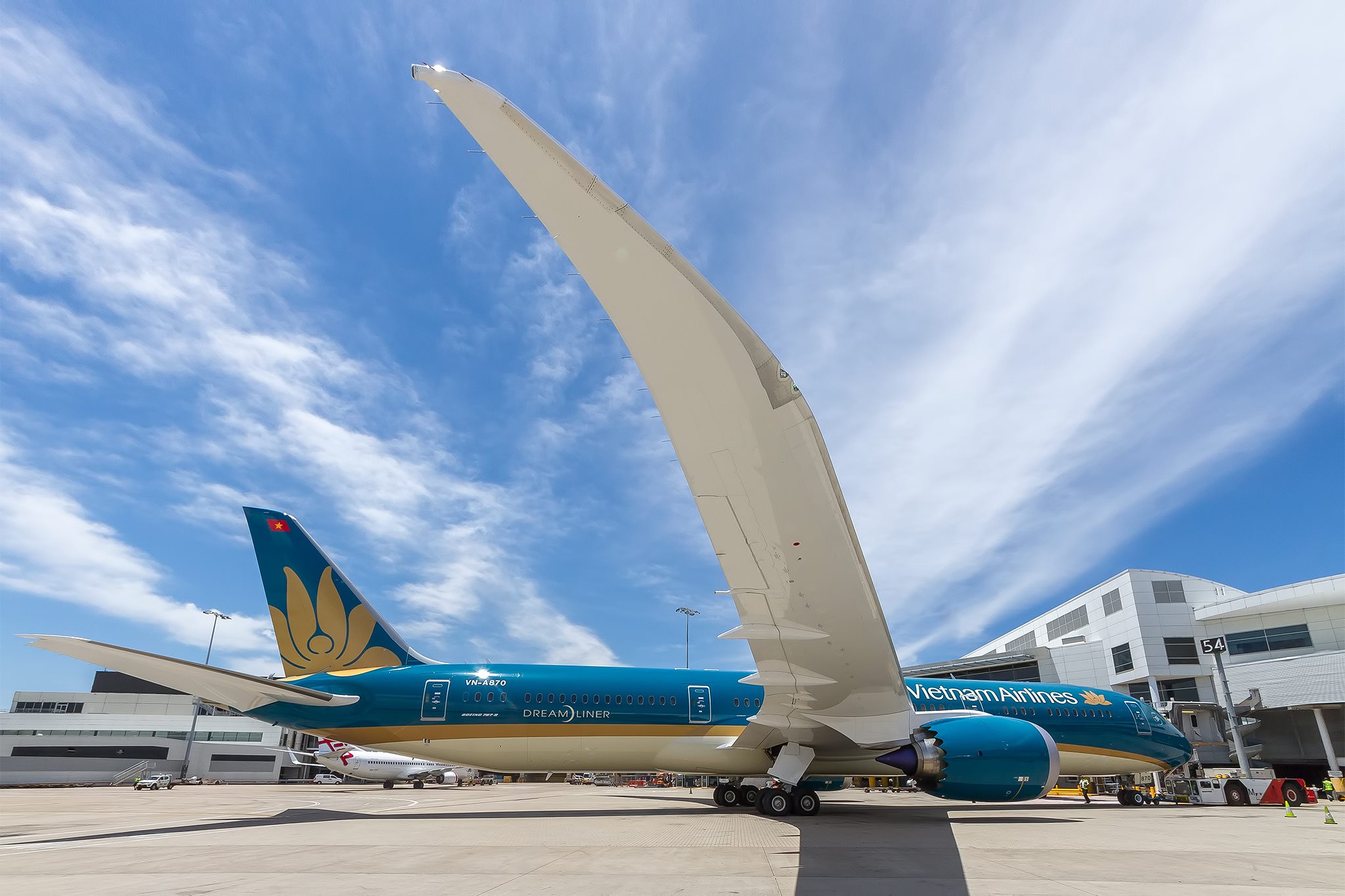 Vietnam Airlines gặp khó vì giá nhiên liệu tăng cao