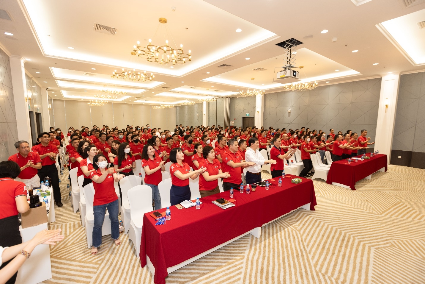 Phát Đạt tổ chức hội thảo “Biến đổi để vượt bão” 1