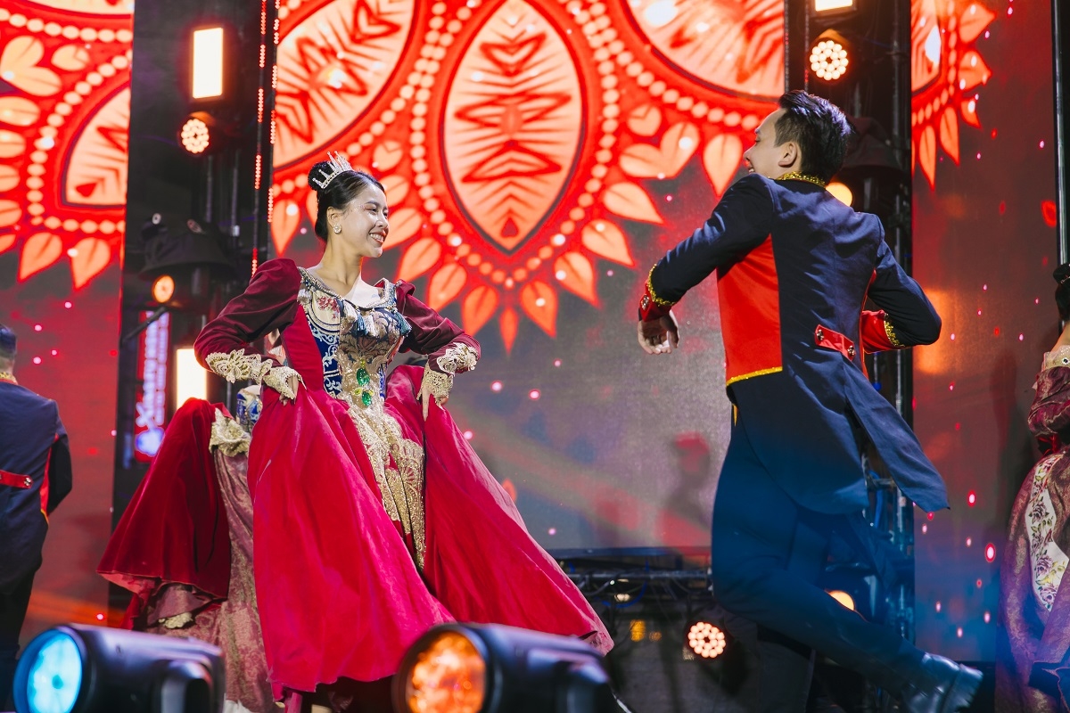 “Quẩy tưng bừng” với đại tiệc chào đón năm mới tại Grand World Hà Nội 7