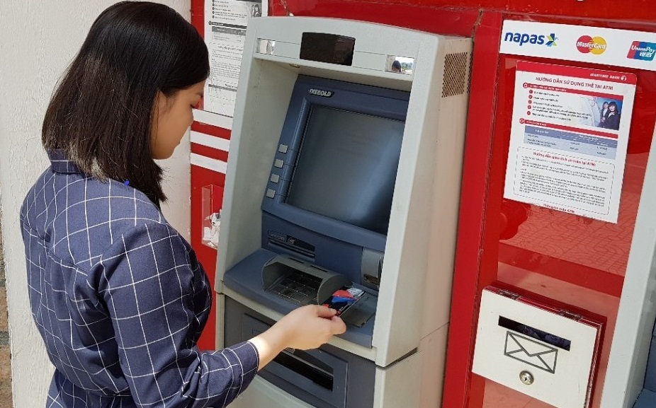 Giảm nỗi lo về phí ngân hàng