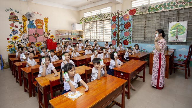 Vinamilk chính thức là nhà cung cấp sữa học đường tại tỉnh Vĩnh Long 2