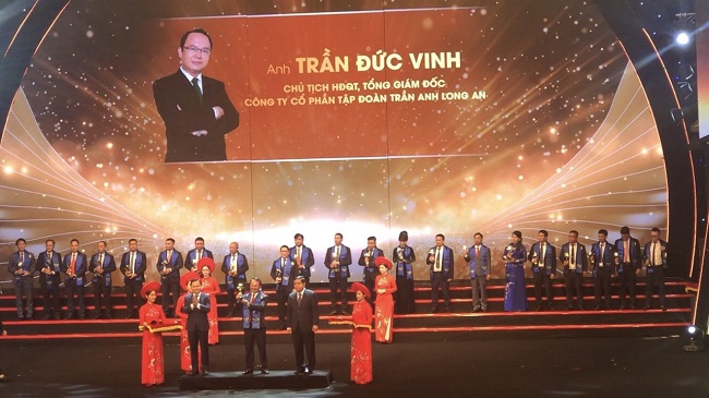 Chủ tịch Trần Anh Group nhận giải thưởng Sao Đỏ - Doanh nhân trẻ Việt Nam tiêu biểu 2019