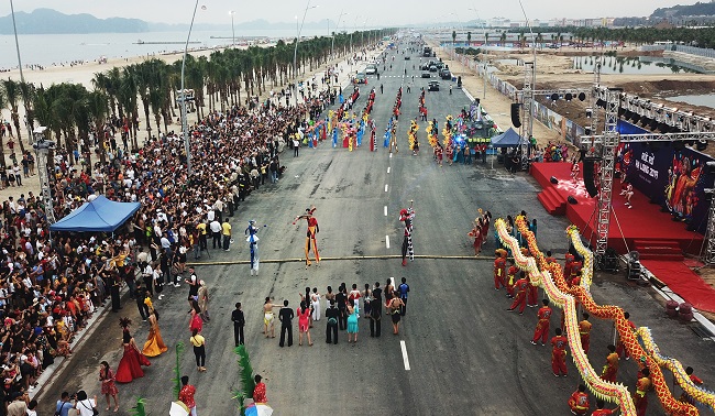 Sau Carnaval, điều gì giúp du lịch Hạ Long tiếp tục 'bùng cháy' mùa hè này? 1