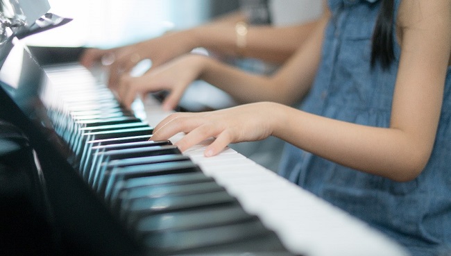 Hè rồi, đừng nhốt con trong nhà ba mẹ ơi!