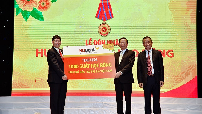 HDBank trao tặng 1,1 tỷ đồng cho Quỹ Bảo trợ trẻ em Việt Nam