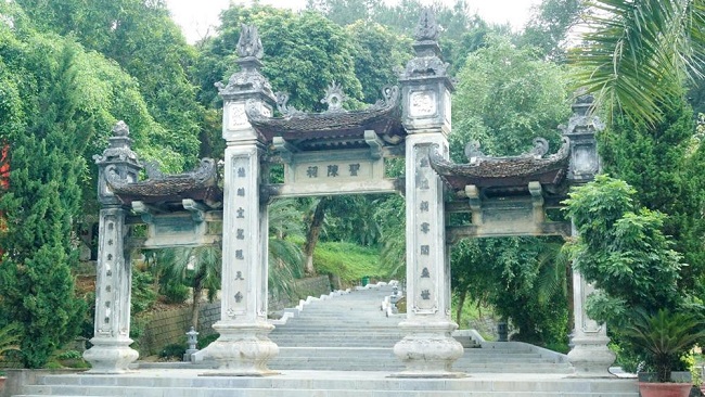 Đầu năm đi lễ mừng xuân