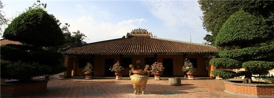 Đầu năm đi lễ mừng xuân 10