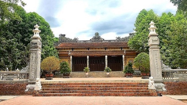 Đầu năm đi lễ mừng xuân 8