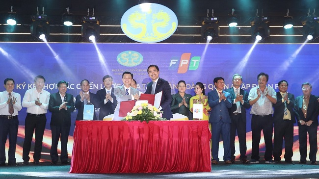 Hoàng Quân ký kết hợp tác với FPT nhân kỷ niệm 20 năm thành lập
