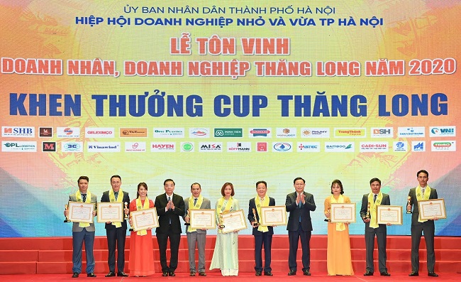 Bầu Hiển ủng hộ hơn 8 tỷ đồng tiếp sức đồng bào miền Trung vượt lũ 1