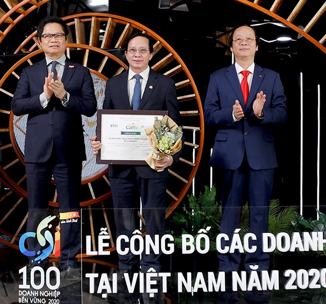 HDBank tiếp tục lọt Top 10 doanh nghiệp bền vững của năm