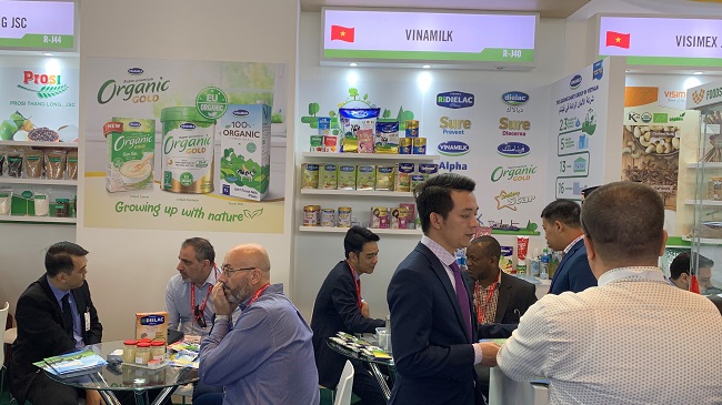 Vinamilk ký hợp đồng xuất khẩu sữa 20 triệu USD tại Hội chợ Gulfood Dubai 2020 1