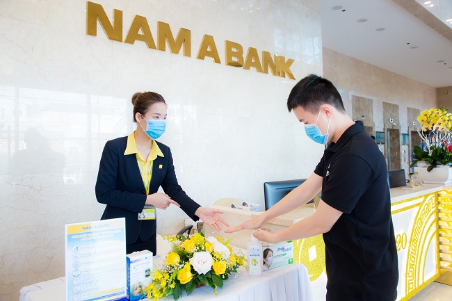 Nam A Bank tặng bảo hiểm sức khỏe Covid-19 cho cán bộ nhân viên 1