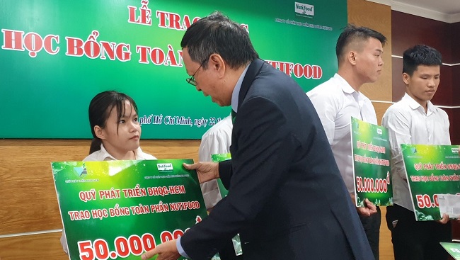 NutiFood trao học bổng toàn phần cho sinh viên đại học quốc gia TP.HCM