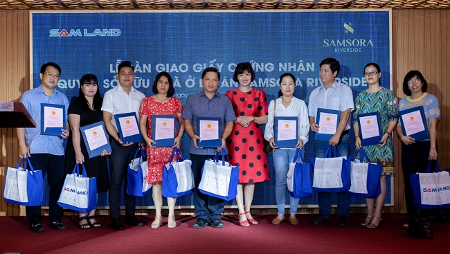 Samland bàn giao sổ hồng cho cư dân Samsora Riverside