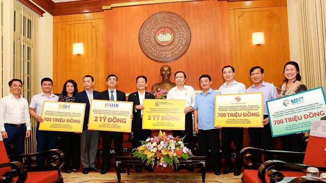 Các doanh nghiệp đầu tiên ủng hộ cho cuộc chiến chống Covid-19 tại miền Trung 2
