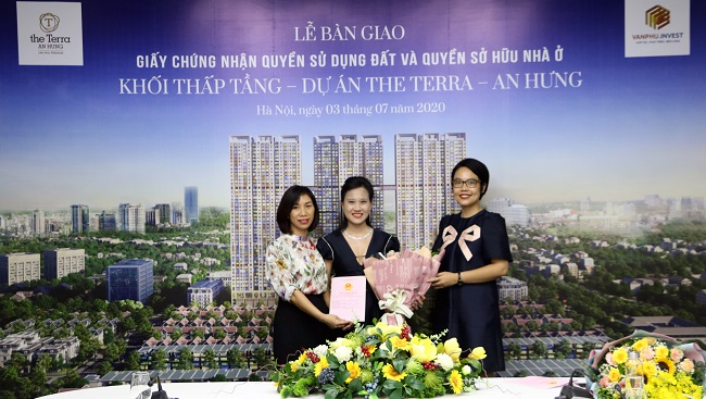 Khách mua shophouse tại The Terra - An Hưng đã được nhận sổ đỏ