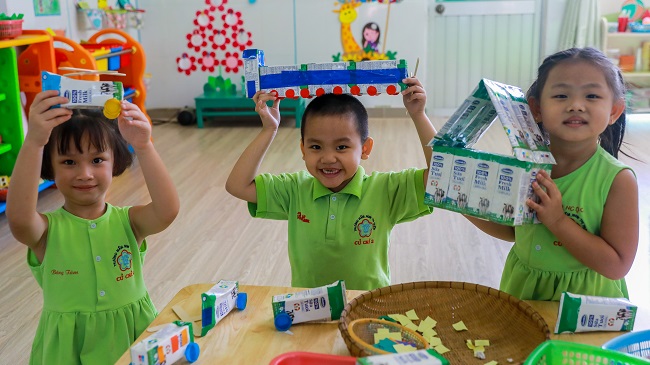 Những giờ uống sữa 'Vui khỏe, An toàn' của các em học sinh tại TP.HCM