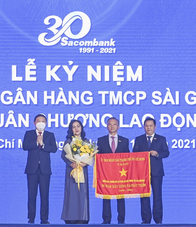 Sacombank nhận huân chương Lao động hạng nhì vào dịp kỷ niệm 30 năm thành lập 2