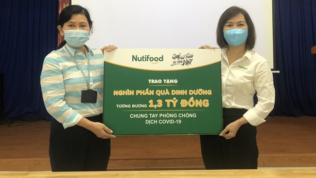 NutiFood và Ông Bầu tặng sản phẩm dinh dưỡng cho nhân viên y tế TP.HCM chống dịch