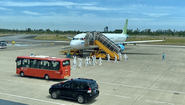 200 y bác sĩ từ miền Trung vào TP.HCM chống dịch bằng chuyên cơ của Bamboo Airways 5