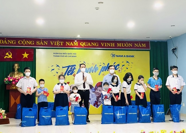 Nam A Bank mang Tết hạnh phúc đến những mảng đời khó khăn 2