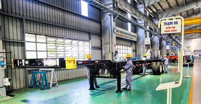 Cặm cụi mang đô la về cho đất nước