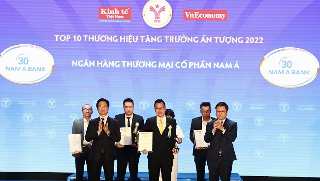 Nam A Bank nhận giải Top 10 thương hiệu tăng trưởng ấn tượng 2022