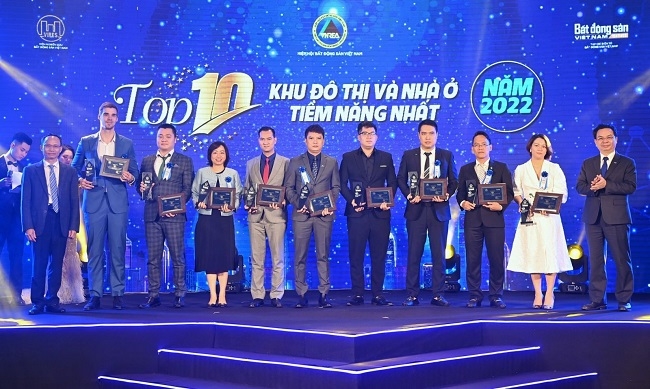 Capital House dành “Hat-trick” giải thưởng bất động sản dẫn đầu năm 2021 -2 022