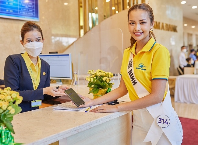 Nam A Bank trao thưởng đặc biệt cho tân Hoa hậu Hoàn vũ Việt Nam