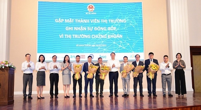 Doanh nghiệp tiếp tục đóng góp, hỗ trợ giải pháp công nghệ, phát triển thị trường vốn