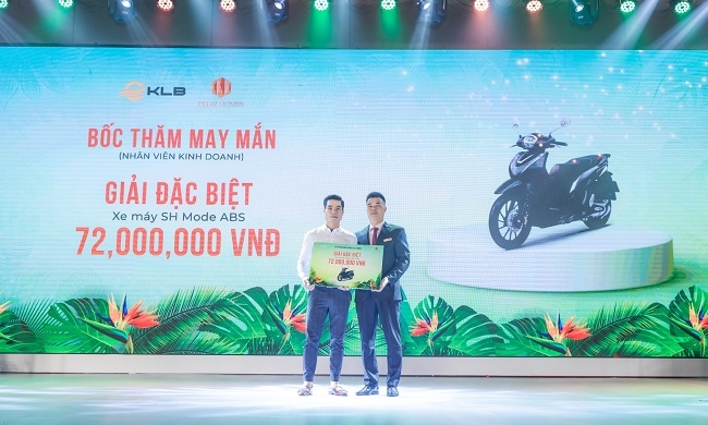 KLB và Feliz Homes tìm thấy chủ nhân xe Mercedes chương trình tri ân 2