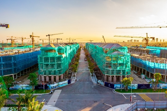 Vinhomes Ocean Park 2 – The Empire bàn giao căn shophouse đầu tiên tới tay khách hàng 3