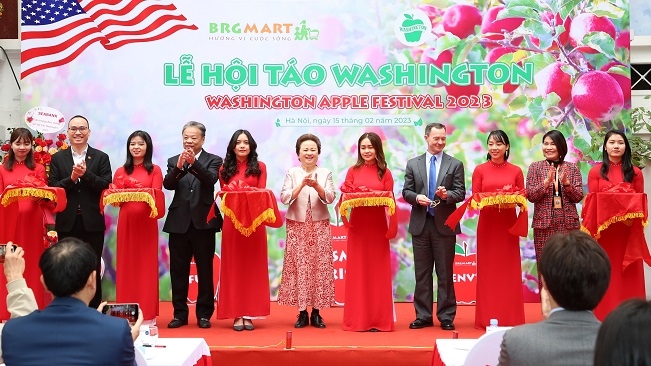 Rộn ràng mua sắm tại Lễ hội táo Washington siêu thị BRGMart 2023