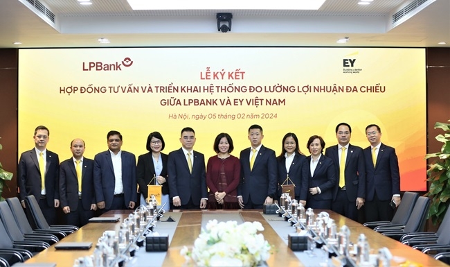 LPBank và EY Consulting VN ký hợp đồng hệ thống đo lường lợi nhuận đa chiều