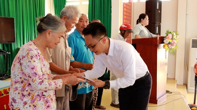 SHB trao tâm yêu thương trọn vẹn sum vầy dịp Tết đoàn viên 4